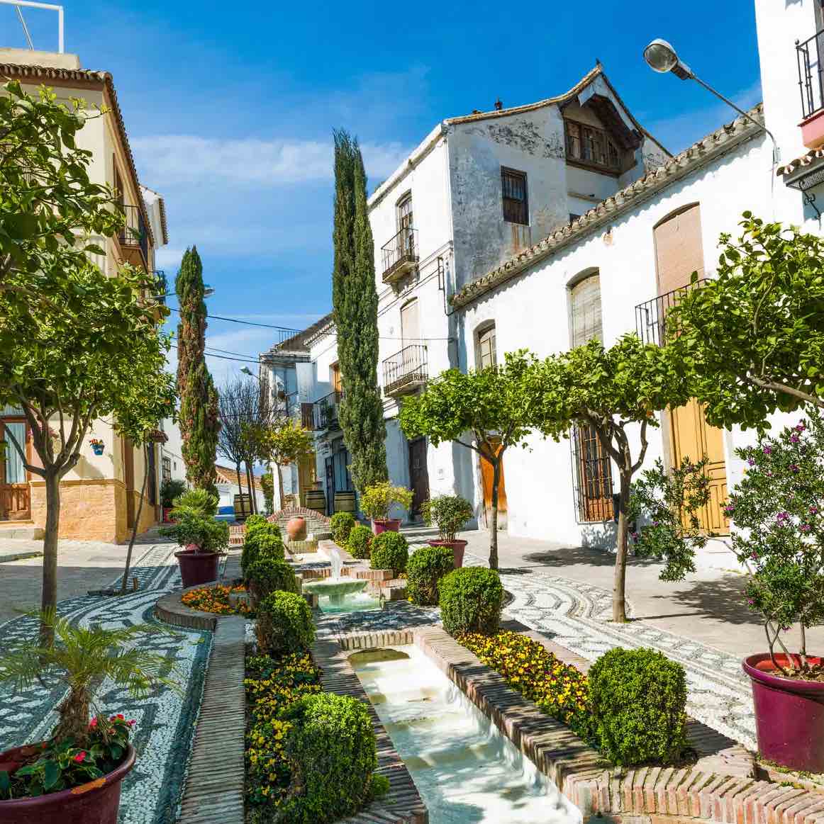 Estepona – Andalusiens blühende Küstenstadt